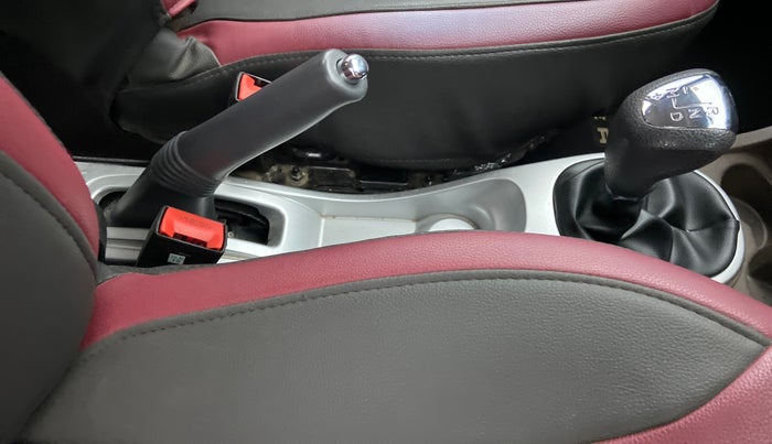 2018 Renault Duster RXZ AMT 110 PS, Diesel, Automatic, 72,956 km, Gear Lever