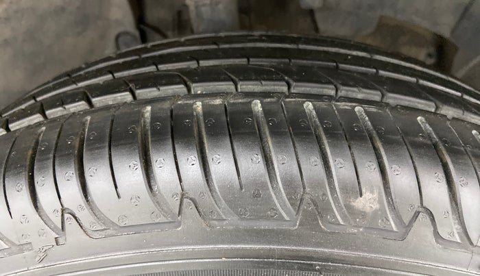 2018 Renault Duster RXZ AMT 110 PS, Diesel, Automatic, 72,956 km, Right Front Tyre Tread