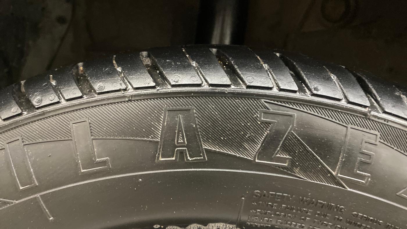 2017 Hyundai Xcent S AT 1.2, Petrol, Automatic, 64,473 km, Right Rear Tyre Tread