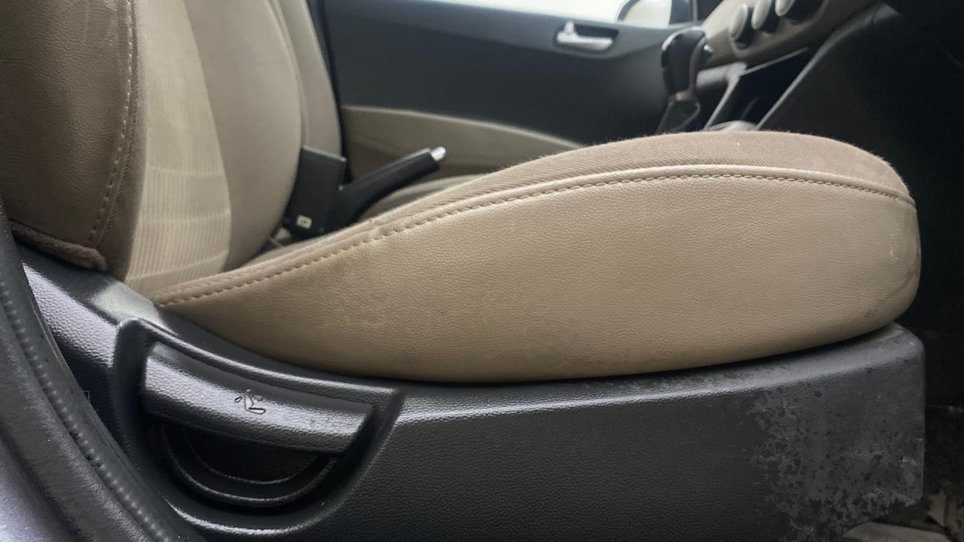 2017 Hyundai Xcent S AT 1.2, Petrol, Automatic, 64,473 km, Driver Side Adjustment Panel