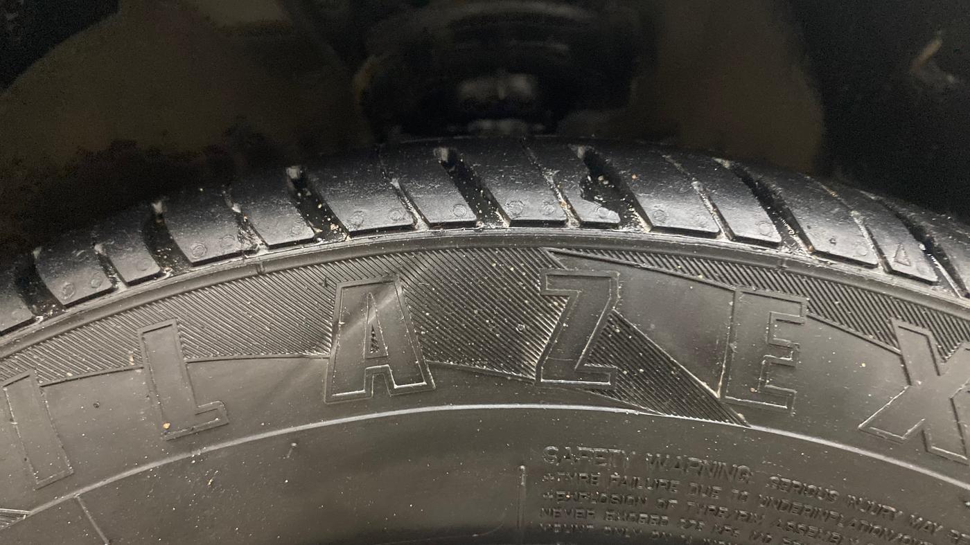 2017 Hyundai Xcent S AT 1.2, Petrol, Automatic, 64,473 km, Right Front Tyre Tread