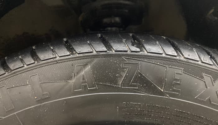 2017 Hyundai Xcent S AT 1.2, Petrol, Automatic, 64,473 km, Right Front Tyre Tread
