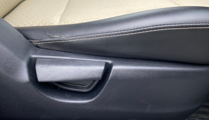 2018 Hyundai NEW SANTRO MAGNA, Petrol, Manual, 27,222 km, Driver Side Adjustment Panel