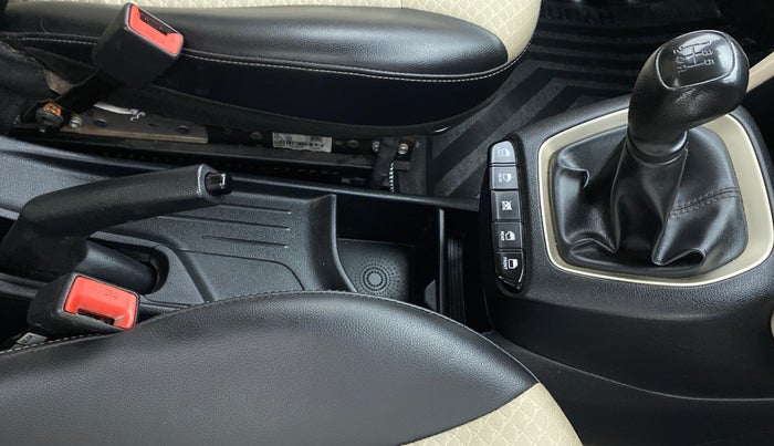 2018 Hyundai NEW SANTRO MAGNA, Petrol, Manual, 27,222 km, Gear Lever