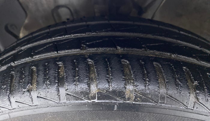 2018 Hyundai NEW SANTRO MAGNA, Petrol, Manual, 27,222 km, Left Front Tyre Tread