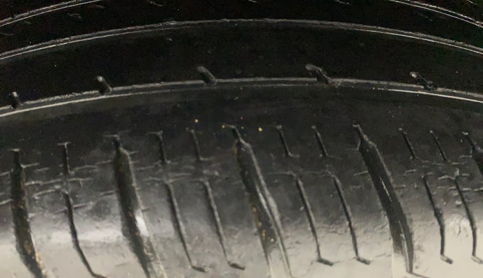 2017 Renault Duster RXS CVT, Petrol, Automatic, 39,419 km, Left Front Tyre Tread