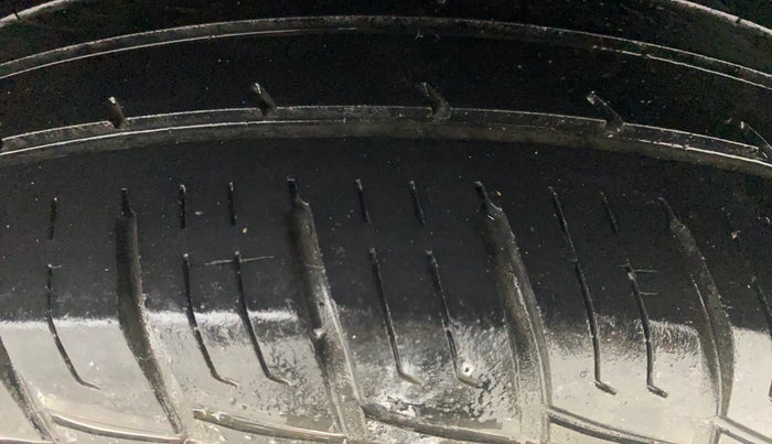 2017 Renault Duster RXS CVT, Petrol, Automatic, 39,419 km, Left Rear Tyre Tread