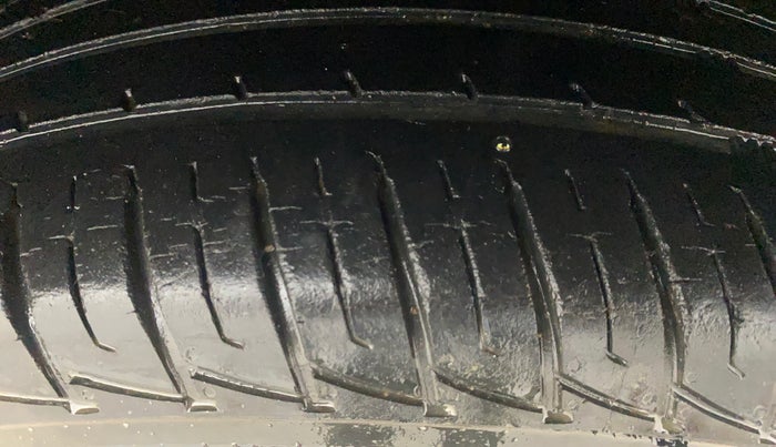 2017 Renault Duster RXS CVT, Petrol, Automatic, 39,419 km, Right Front Tyre Tread