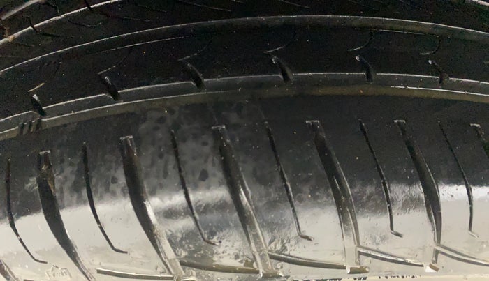 2017 Renault Duster RXS CVT, Petrol, Automatic, 39,419 km, Right Rear Tyre Tread