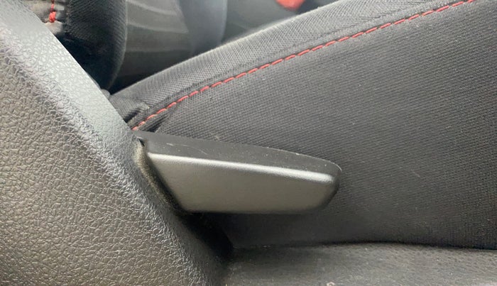 2017 Renault Duster RXS CVT, Petrol, Automatic, 39,419 km, Driver Side Adjustment Panel