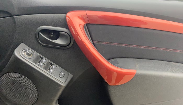 2017 Renault Duster RXS CVT, Petrol, Automatic, 39,419 km, Driver Side Door Panels Control