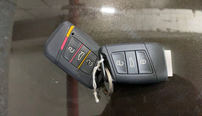 2019 Skoda Superb STYLE 1.8 TSI AT, Petrol, Automatic, 23,235 km, Key Close Up