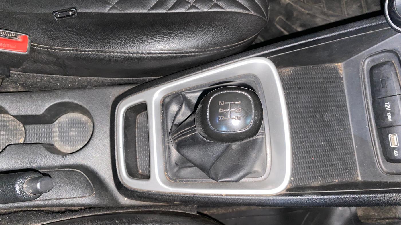 2022 Hyundai VENUE S 1.2, Petrol, Manual, 77,932 km, Gear Lever