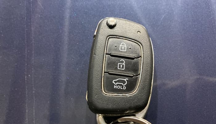 2022 Hyundai VENUE S 1.2, Petrol, Manual, 77,932 km, Key Close Up