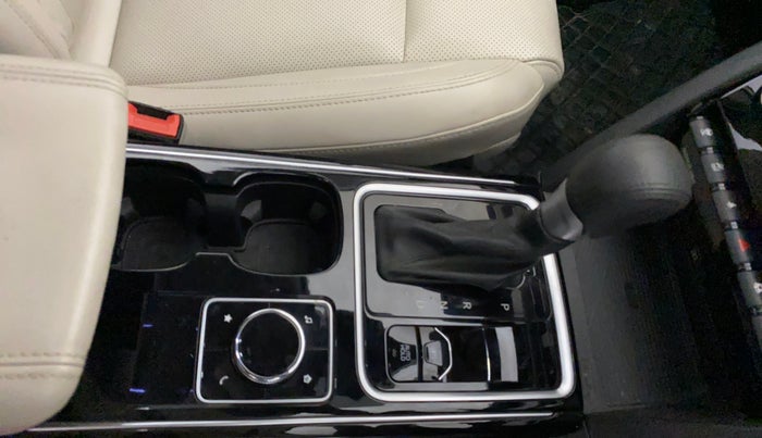 2022 Mahindra XUV700 AX 7 LUXURY P AT 7 STR, Petrol, Automatic, 13,673 km, Gear Lever