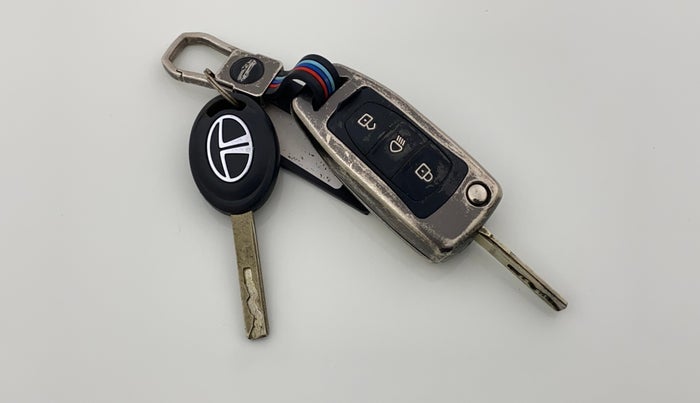 2022 Tata Tiago XZ PLUS CNG, CNG, Manual, 64,252 km, Key Close Up