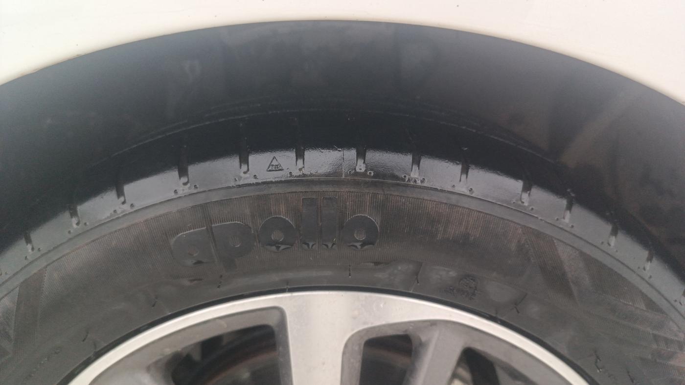 2021 Ford New Figo TITANIUM PLUS 1.2 PETROL AT, Petrol, Automatic, 28,155 km, Right Front Tyre Tread