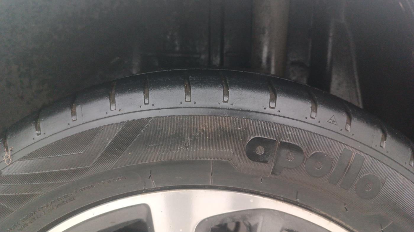 2021 Ford New Figo TITANIUM PLUS 1.2 PETROL AT, Petrol, Automatic, 28,155 km, Left Rear Tyre Tread