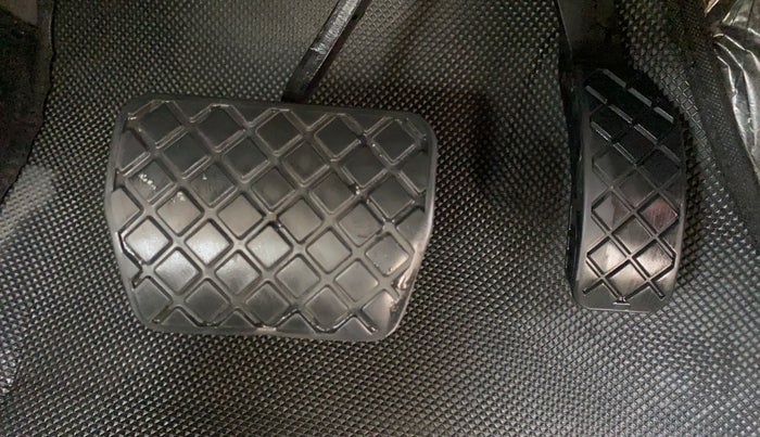 2015 Skoda Rapid 1.5 TDI CR ELEGANCE AT, Diesel, Automatic, 75,430 km, Pedals