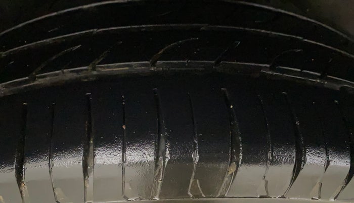 2015 Skoda Rapid 1.5 TDI CR ELEGANCE AT, Diesel, Automatic, 75,430 km, Right Rear Tyre Tread