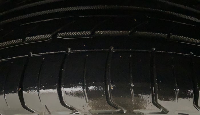 2015 Skoda Rapid 1.5 TDI CR ELEGANCE AT, Diesel, Automatic, 75,430 km, Left Front Tyre Tread