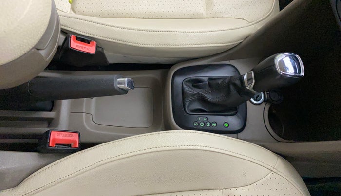 2015 Skoda Rapid 1.5 TDI CR ELEGANCE AT, Diesel, Automatic, 75,430 km, Gear Lever