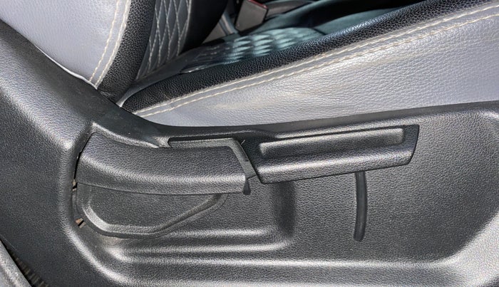 2020 Hyundai VENUE S+ 1.2, Petrol, Manual, 20,005 km, Driver Side Adjustment Panel