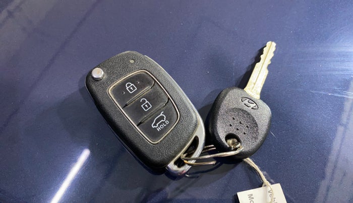 2020 Hyundai VENUE S+ 1.2, Petrol, Manual, 20,005 km, Key Close Up