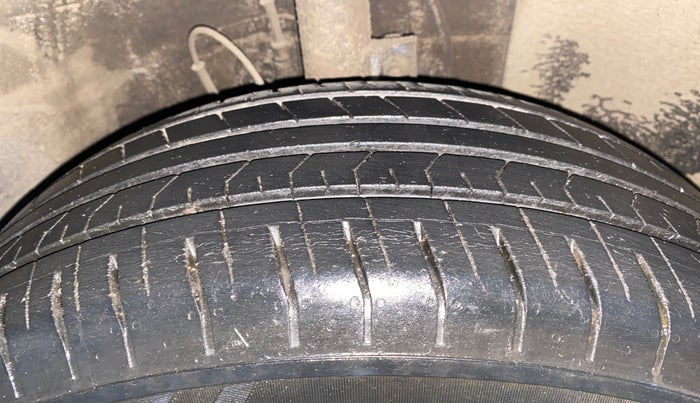 2020 Hyundai VENUE S+ 1.2, Petrol, Manual, 20,005 km, Right Front Tyre Tread