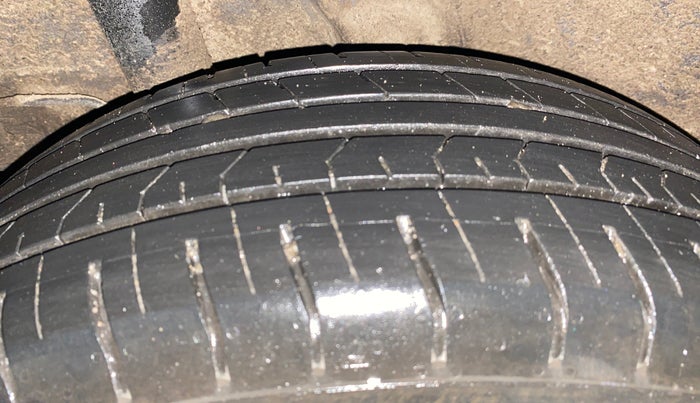 2020 Hyundai VENUE S+ 1.2, Petrol, Manual, 20,005 km, Right Rear Tyre Tread