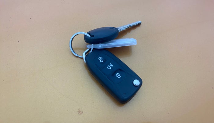 2016 Tata Tiago XZ PETROL, Petrol, Manual, 42,530 km, Key Close Up