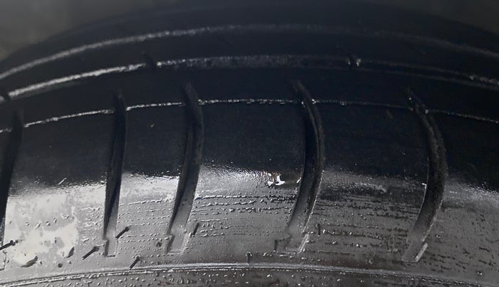 2011 Hyundai i10 MAGNA 1.2, Petrol, Manual, 84,641 km, Left Front Tyre Tread