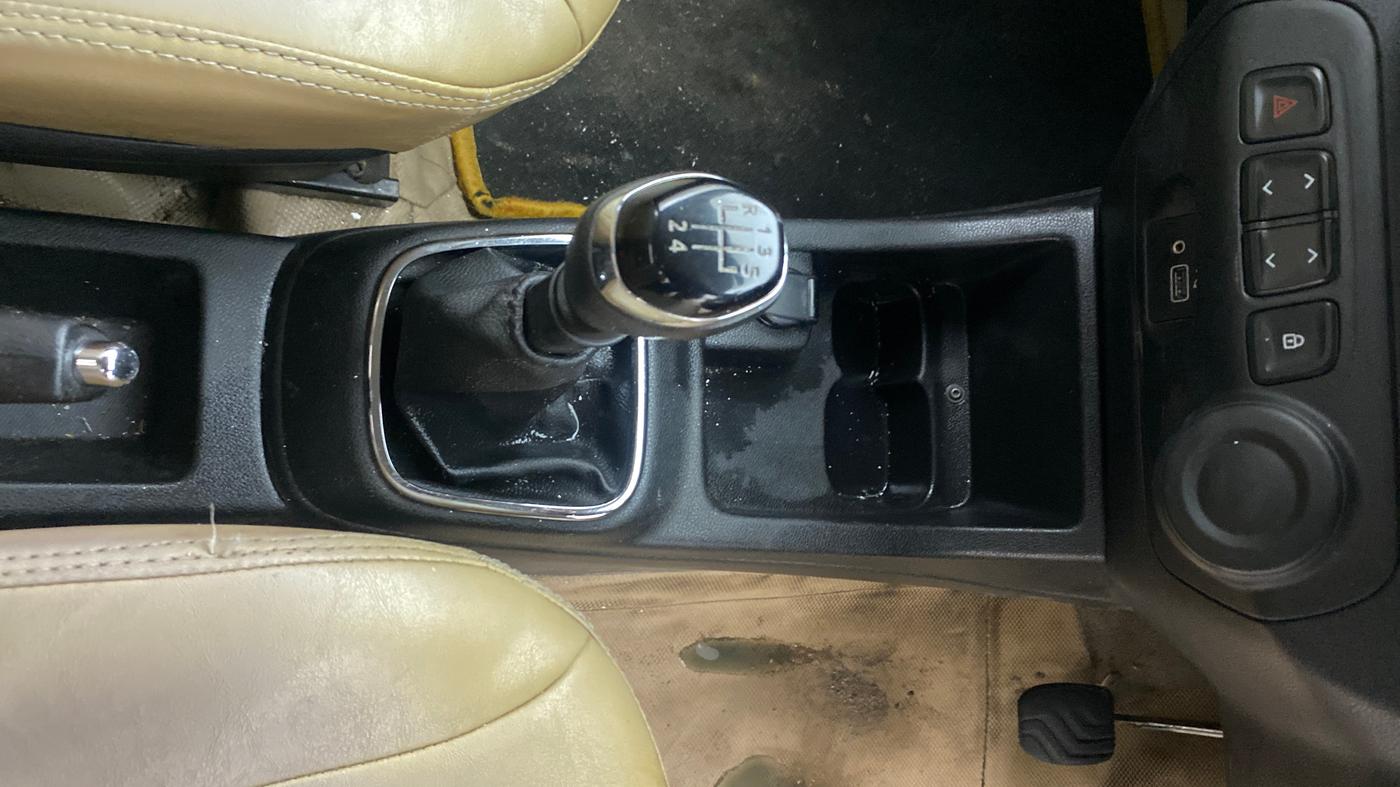 2018 Renault Kwid RXT 1.0 (O), Petrol, Manual, 38,571 km, Gear Lever