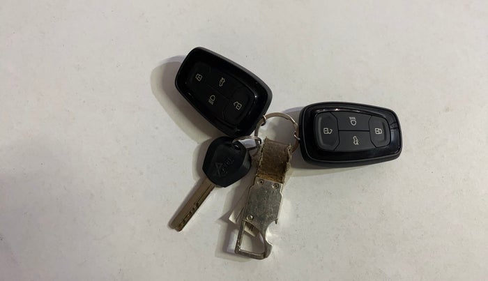 2024 Tata ALTROZ XZ PLUS SUNROOF CNG, CNG, Manual, 35,997 km, Key Close Up