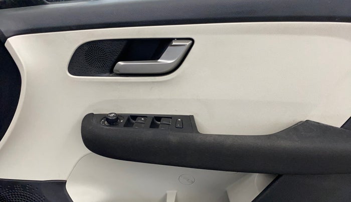 2024 Tata ALTROZ XZ PLUS SUNROOF CNG, CNG, Manual, 35,997 km, Driver Side Door Panels Control