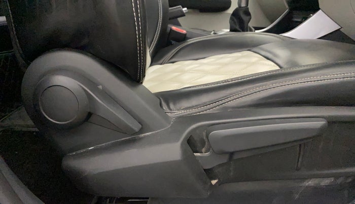 2024 Tata ALTROZ XZ PLUS SUNROOF CNG, CNG, Manual, 35,997 km, Driver Side Adjustment Panel