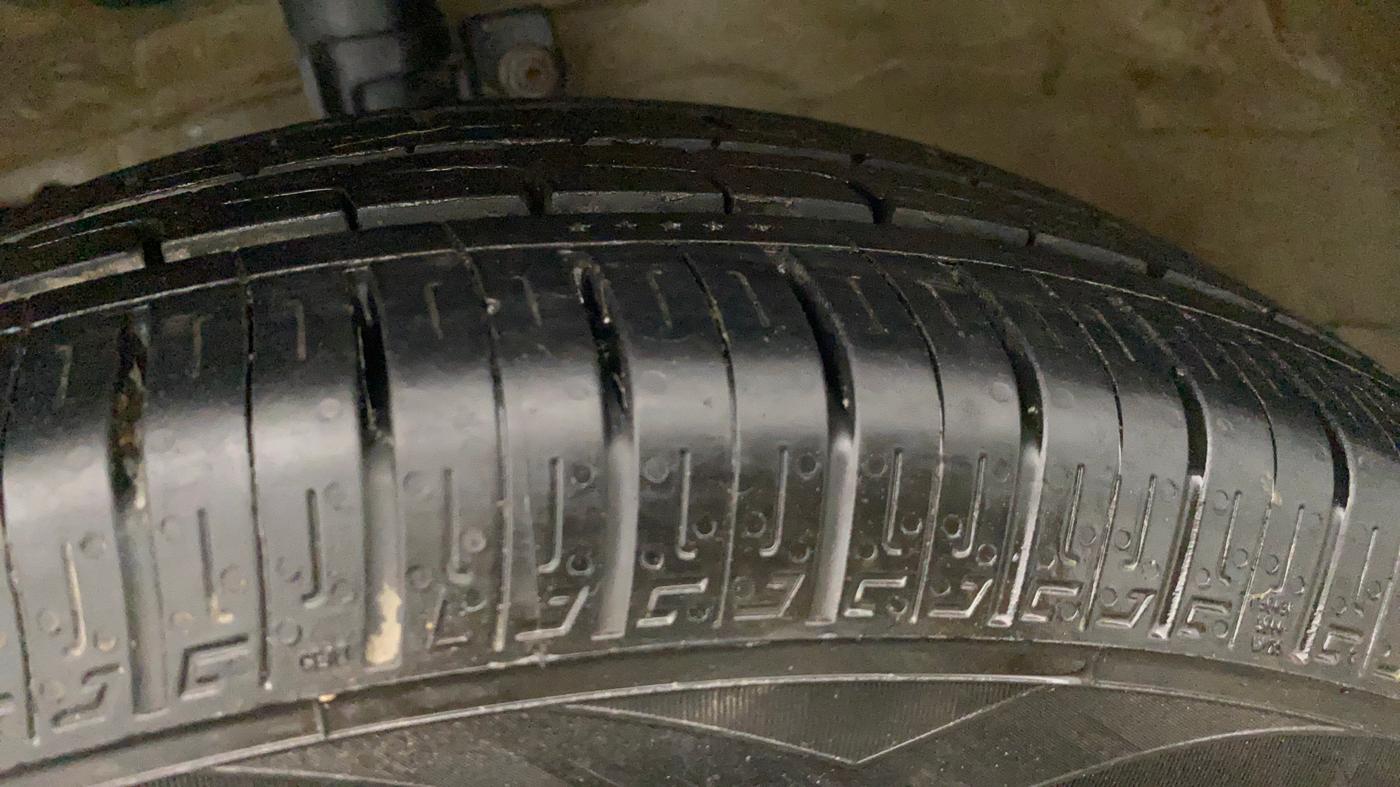 2017 Maruti Ertiga VXI, Petrol, Manual, 51,834 km, Left Front Tyre Tread