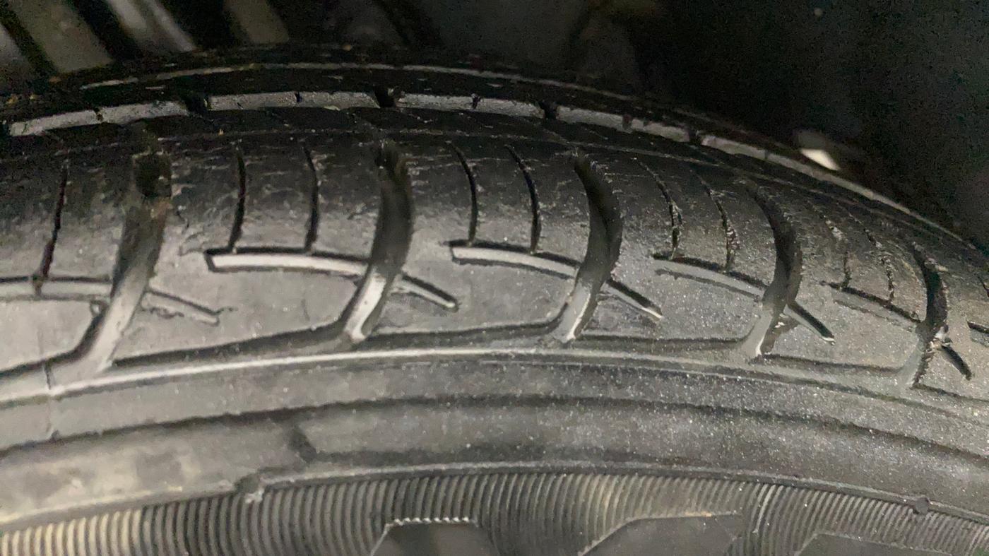 2017 Maruti Ertiga VXI, Petrol, Manual, 51,834 km, Left Rear Tyre Tread
