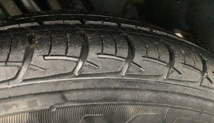 2017 Maruti Ertiga VXI, Petrol, Manual, 51,834 km, Left Rear Tyre Tread