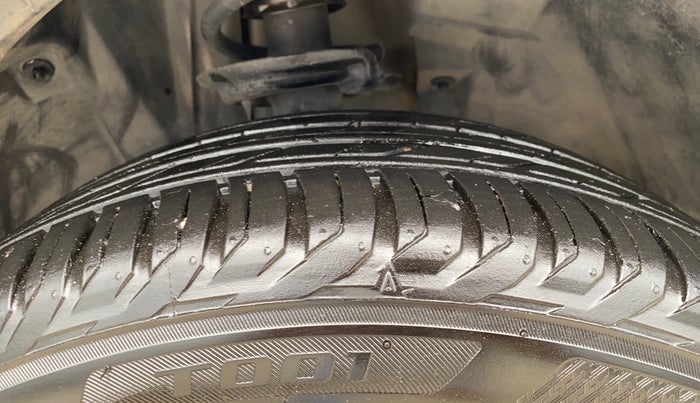 2018 Jeep Compass LIMITED PLUS PETROL AT, Petrol, Automatic, 76,096 km, Right Front Tyre Tread