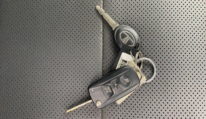 2016 Tata Tiago XZ PETROL, Petrol, Manual, 64,967 km, Key Close Up