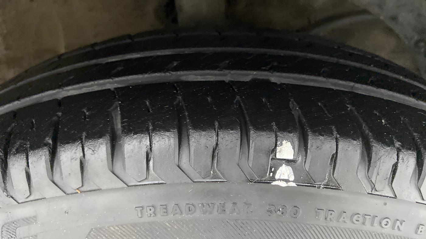 2017 Maruti Dzire VXI, Petrol, Manual, 24,286 km, Right Front Tyre Tread