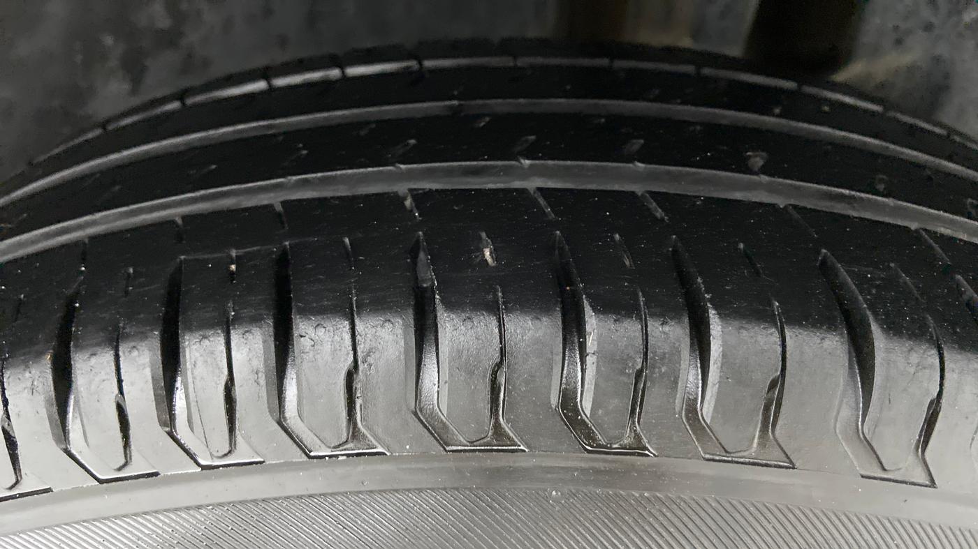 2017 Maruti Dzire VXI, Petrol, Manual, 24,286 km, Left Rear Tyre Tread