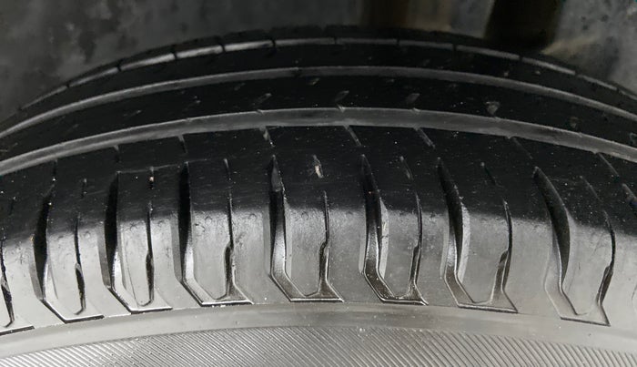 2017 Maruti Dzire VXI, Petrol, Manual, 24,286 km, Left Rear Tyre Tread