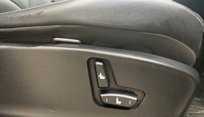 2019 MG HECTOR SMART HYBRID 1.5 PETROL, Petrol, Manual, 57,526 km, Driver Side Adjustment Panel