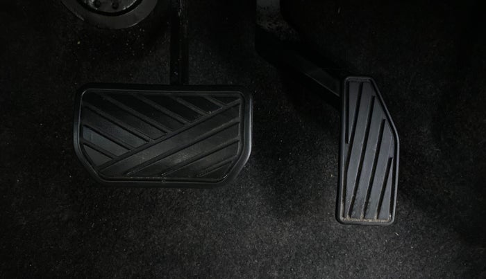 2018 Maruti Wagon R 1.0 VXI AMT, Petrol, Automatic, 49,091 km, Pedals