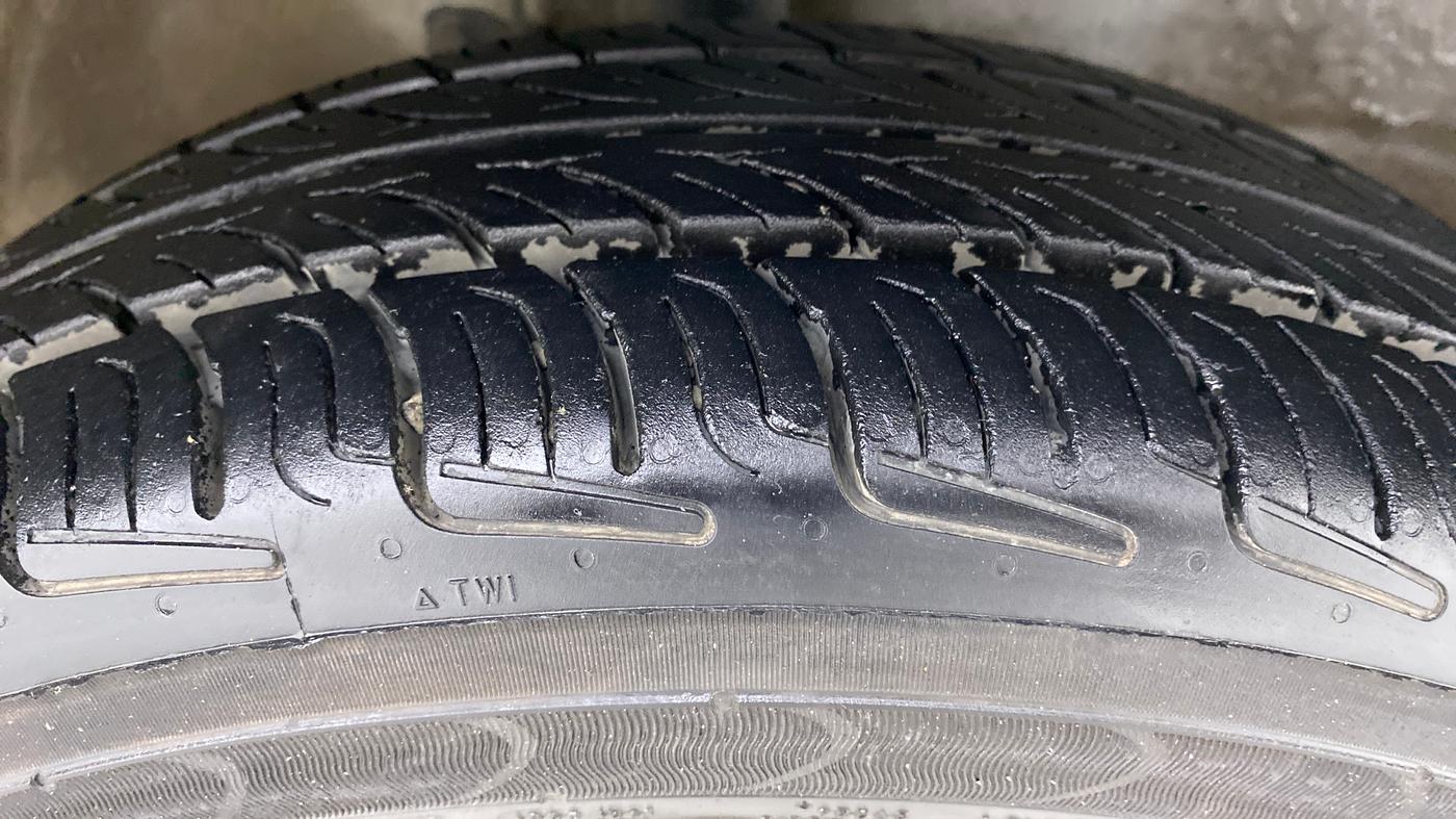 2018 Maruti Wagon R 1.0 VXI AMT, Petrol, Automatic, 49,091 km, Right Front Tyre Tread