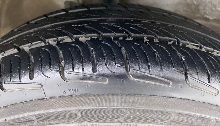 2018 Maruti Wagon R 1.0 VXI AMT, Petrol, Automatic, 49,091 km, Right Front Tyre Tread