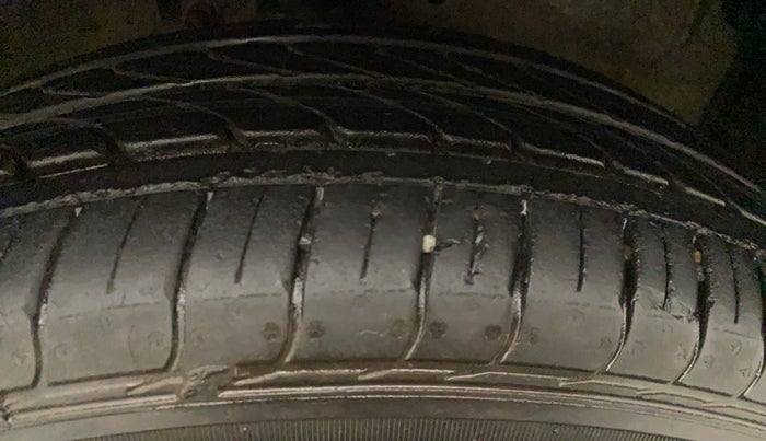 2015 Maruti Celerio VXI AMT, Petrol, Automatic, 73,222 km, Right Front Tyre Tread