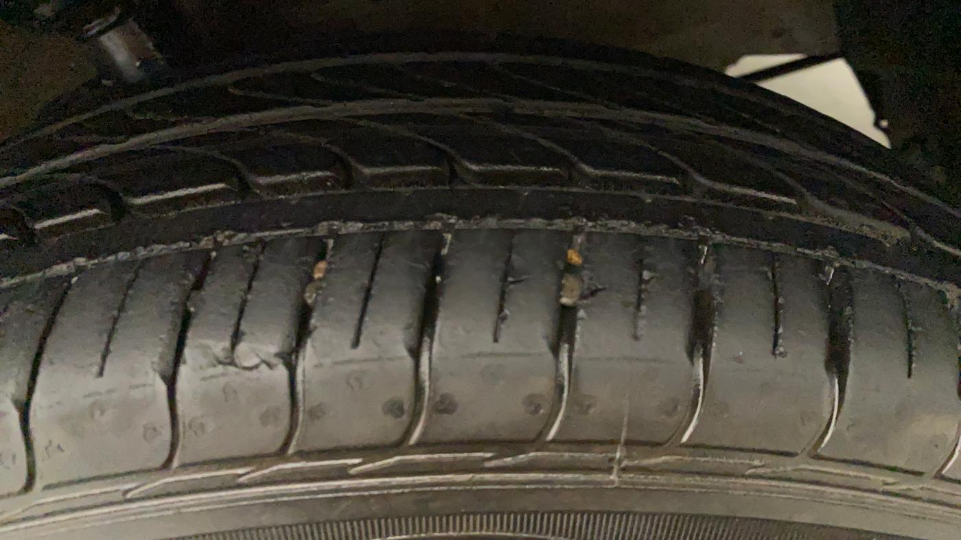 2015 Maruti Celerio VXI AMT, Petrol, Automatic, 73,222 km, Left Front Tyre Tread